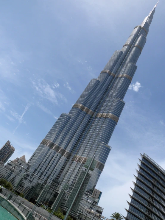 a tall building sitting between two smaller buildings