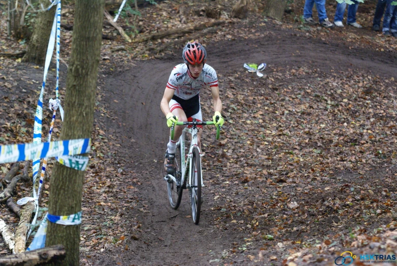 a person is riding their bike down a trail