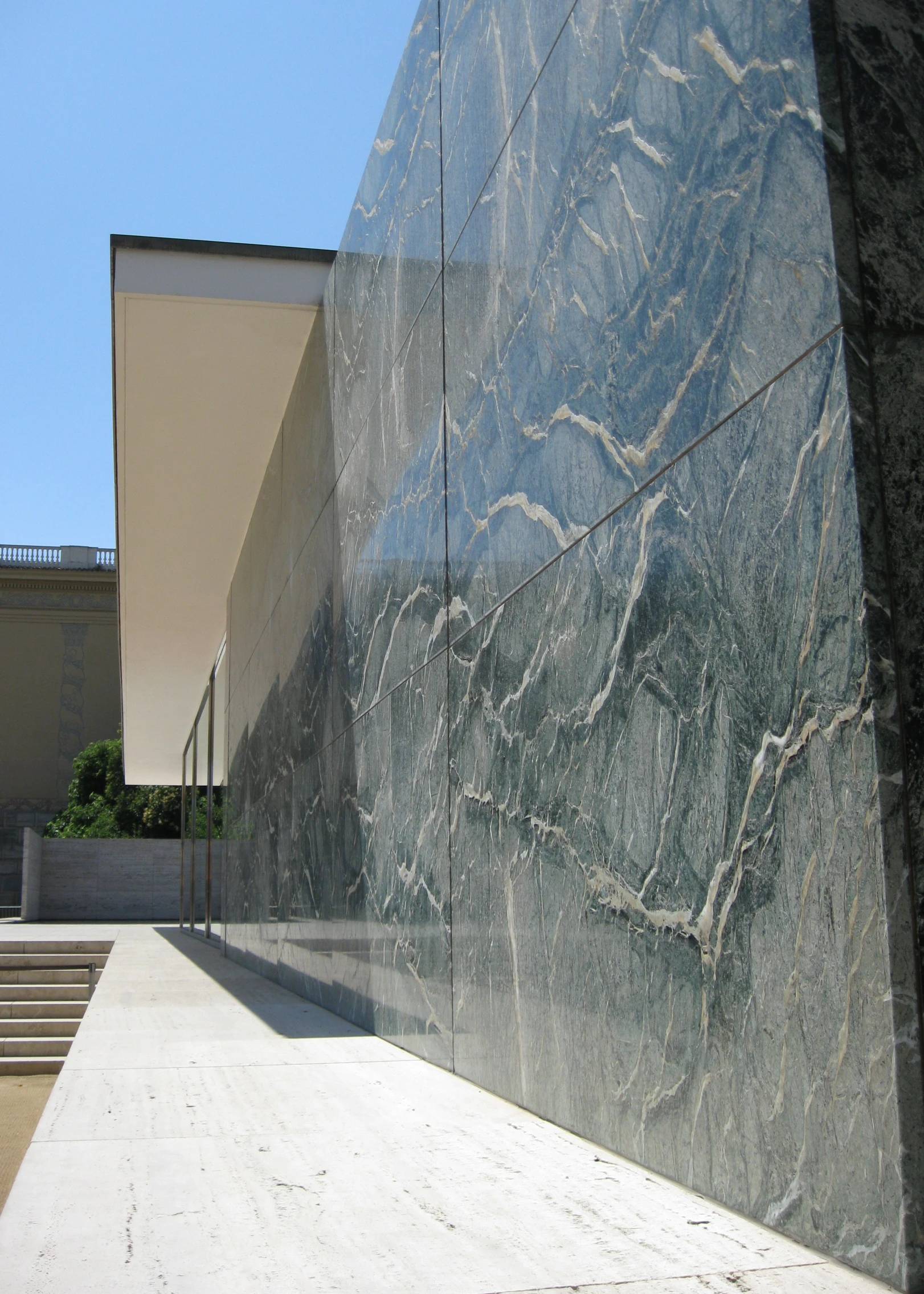 the side of a building has a large wall that looks like it is made from marble