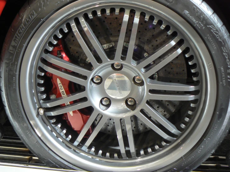 the rims on a vehicle with red ke pads