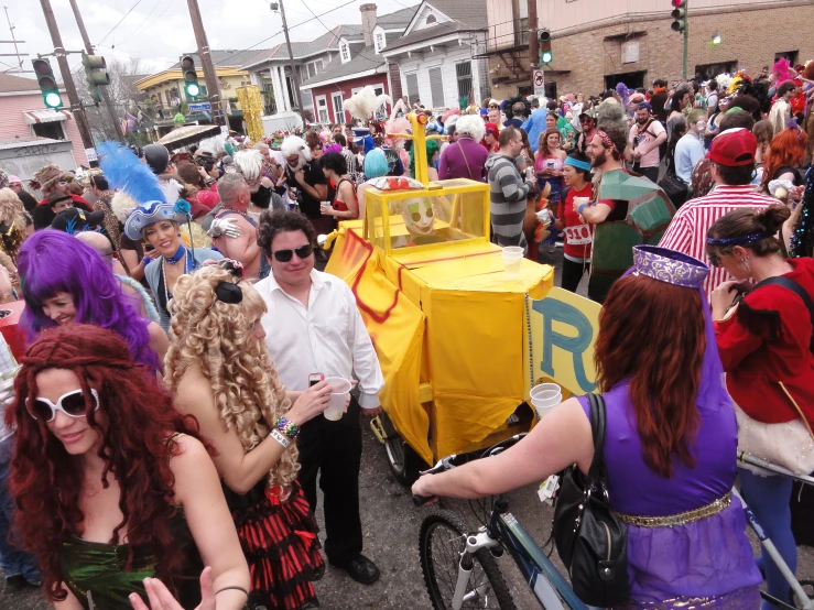 several people at the fair are wearing clowns in the street