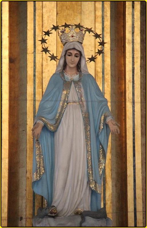 an image of the statue of mary mary