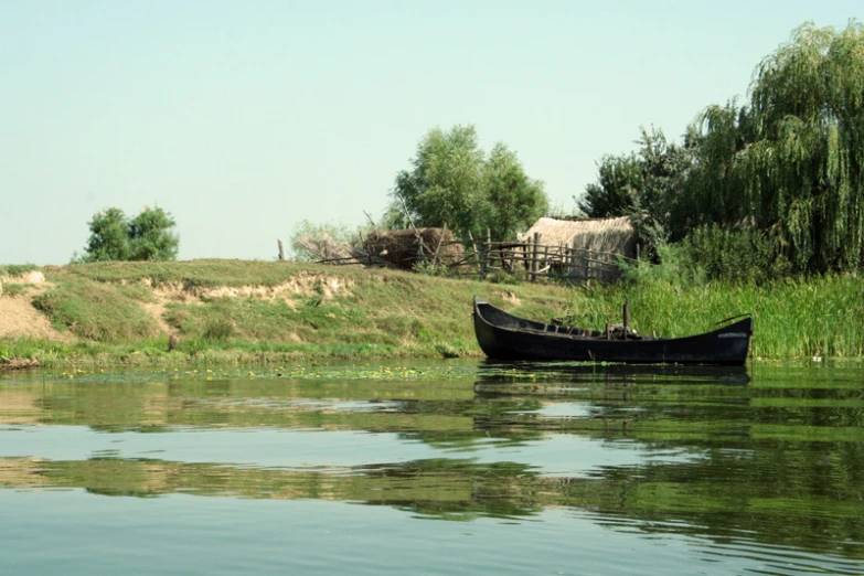 a small boat tied to the shore of the lake