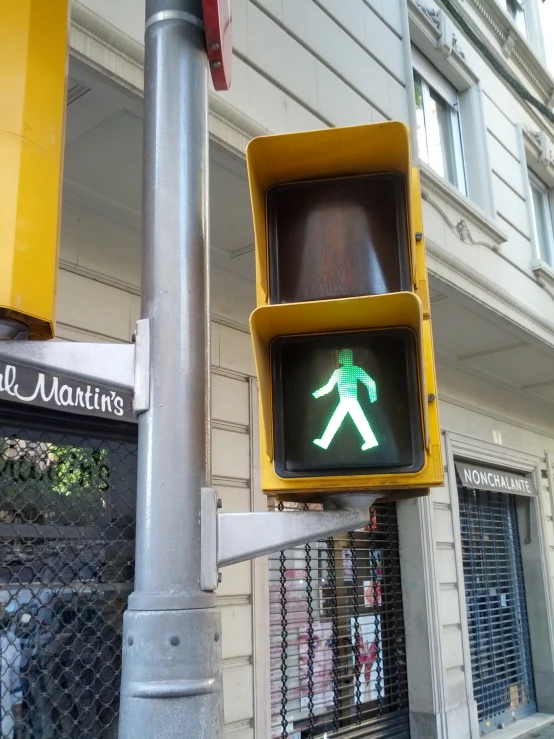 there is a green light at the corner of this street