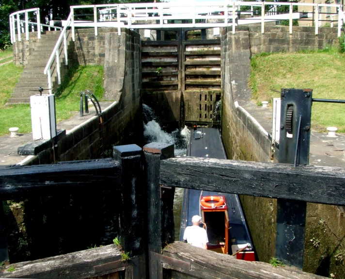 the lock and water at this old canal is very dangerous