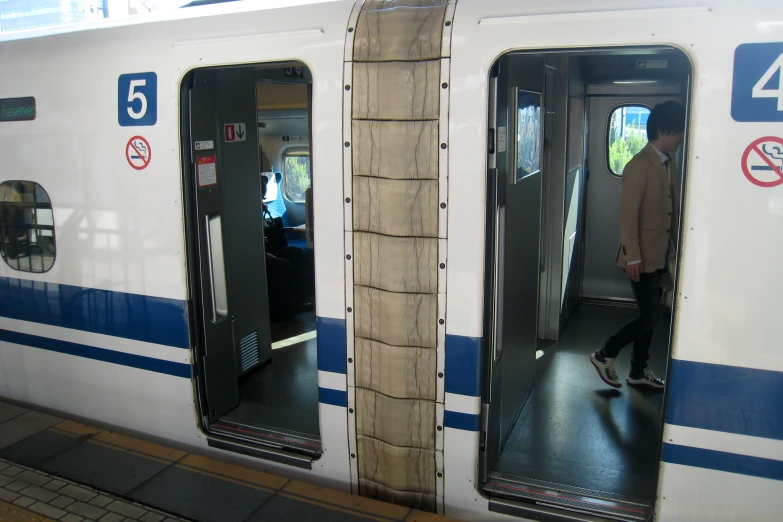 the door of a train is open and is empty