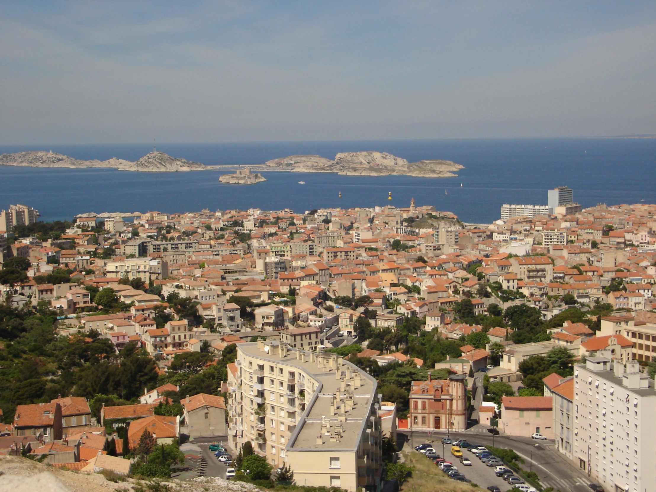 a cityscape of many buildings, lots and buildings near the ocean