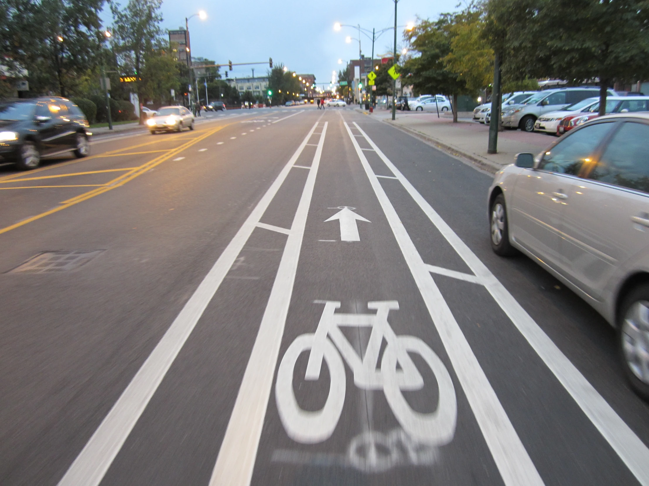 bike lanes in a bike lane with one way arrows and an arrow sign that indicates the time of day