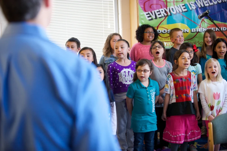 there are several children that have their mouths open