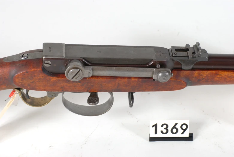 a small old gun with no reserve in its case