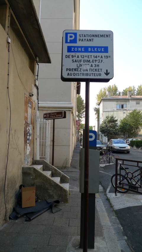 this is an image of street signs for paris