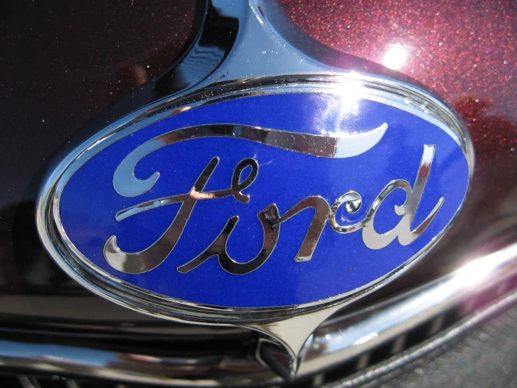 an emblem on the hood of a ford vehicle