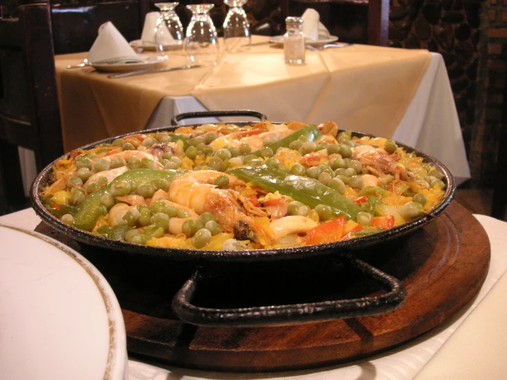 an image of a pot of food on the table