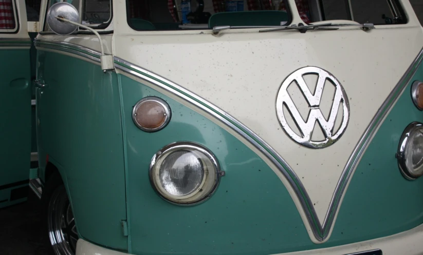 there is a close up view of the front of a vw van