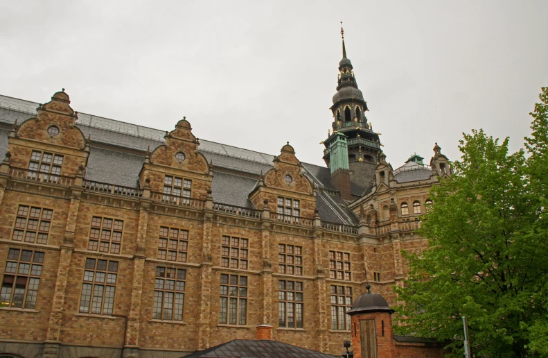 there is an old building that looks like it has a clock on the front