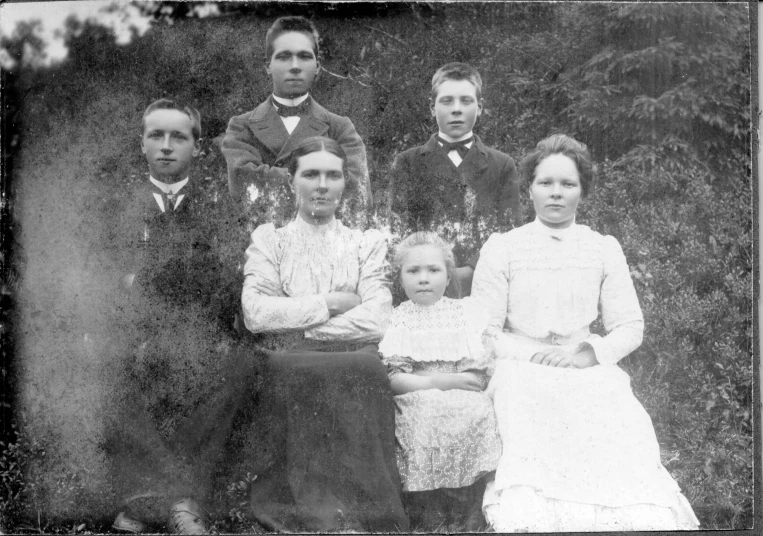 an old po of a family posing for a picture