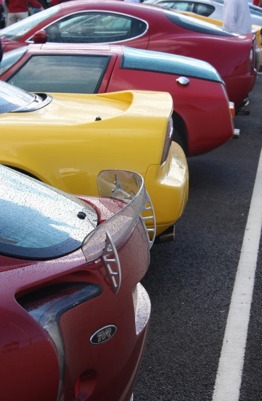 a row of cars parked next to each other