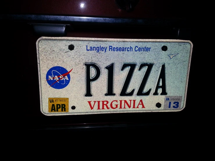 a license plate that has the nasa pizza logo on it