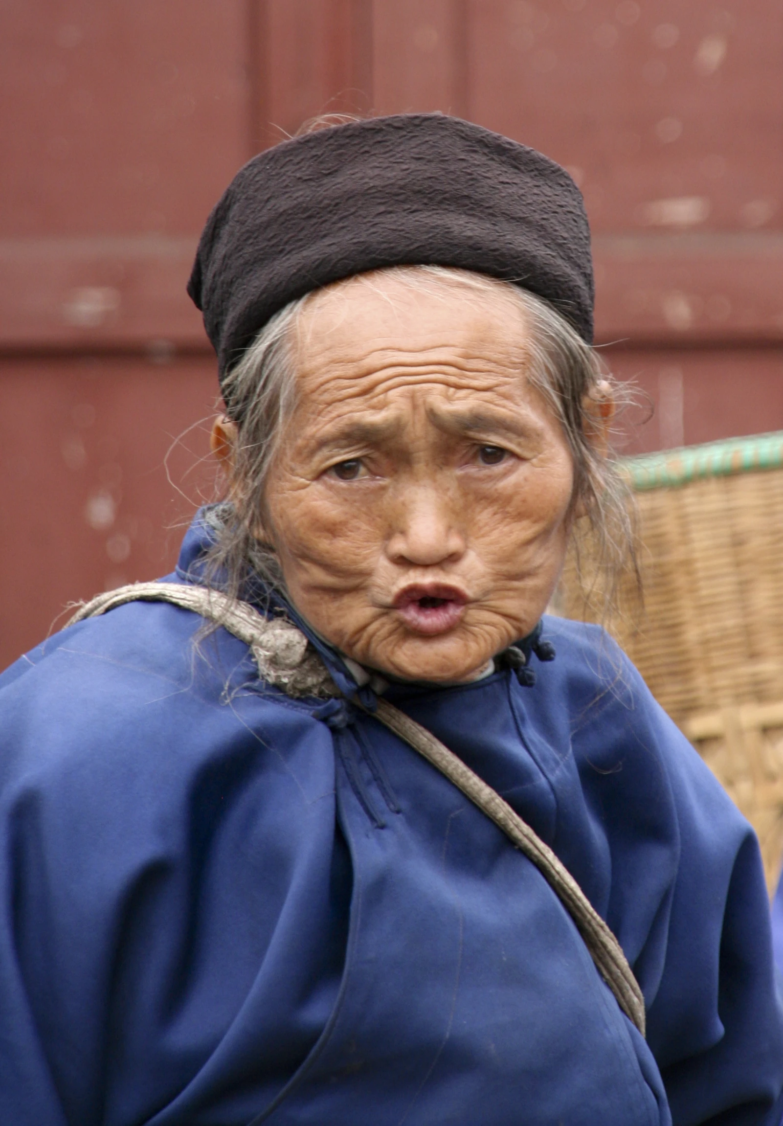 an old woman wearing a big hat is posing for a po