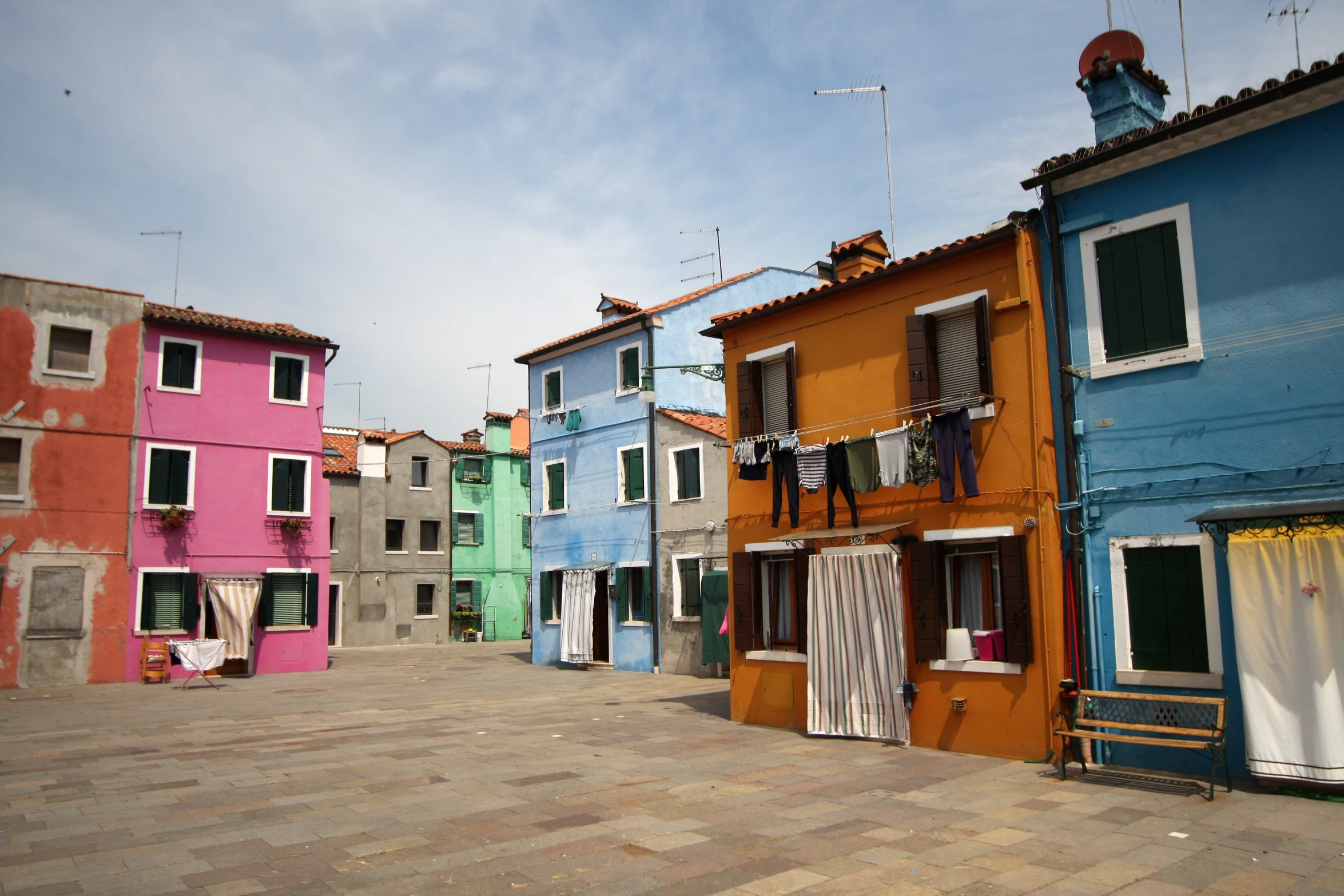 there are many multicolored houses on the street