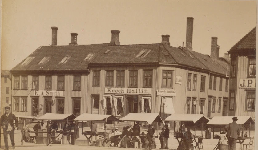 several people are standing outside of a tall building