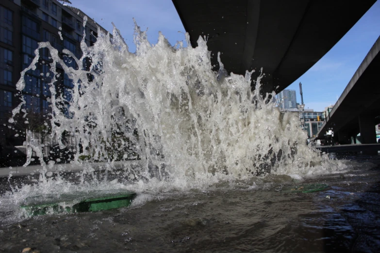 an image of a large fountain that is splashing