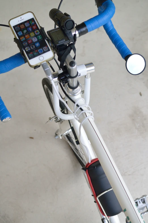 the top view of the handlebars is shown