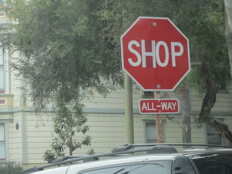 a stop sign has been vandalized in a foreign language