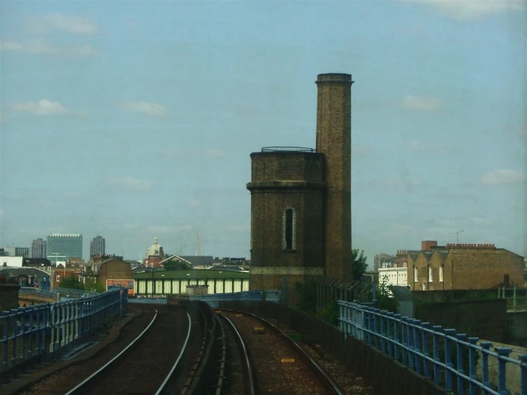 looking at a railroad track from the outside of a building