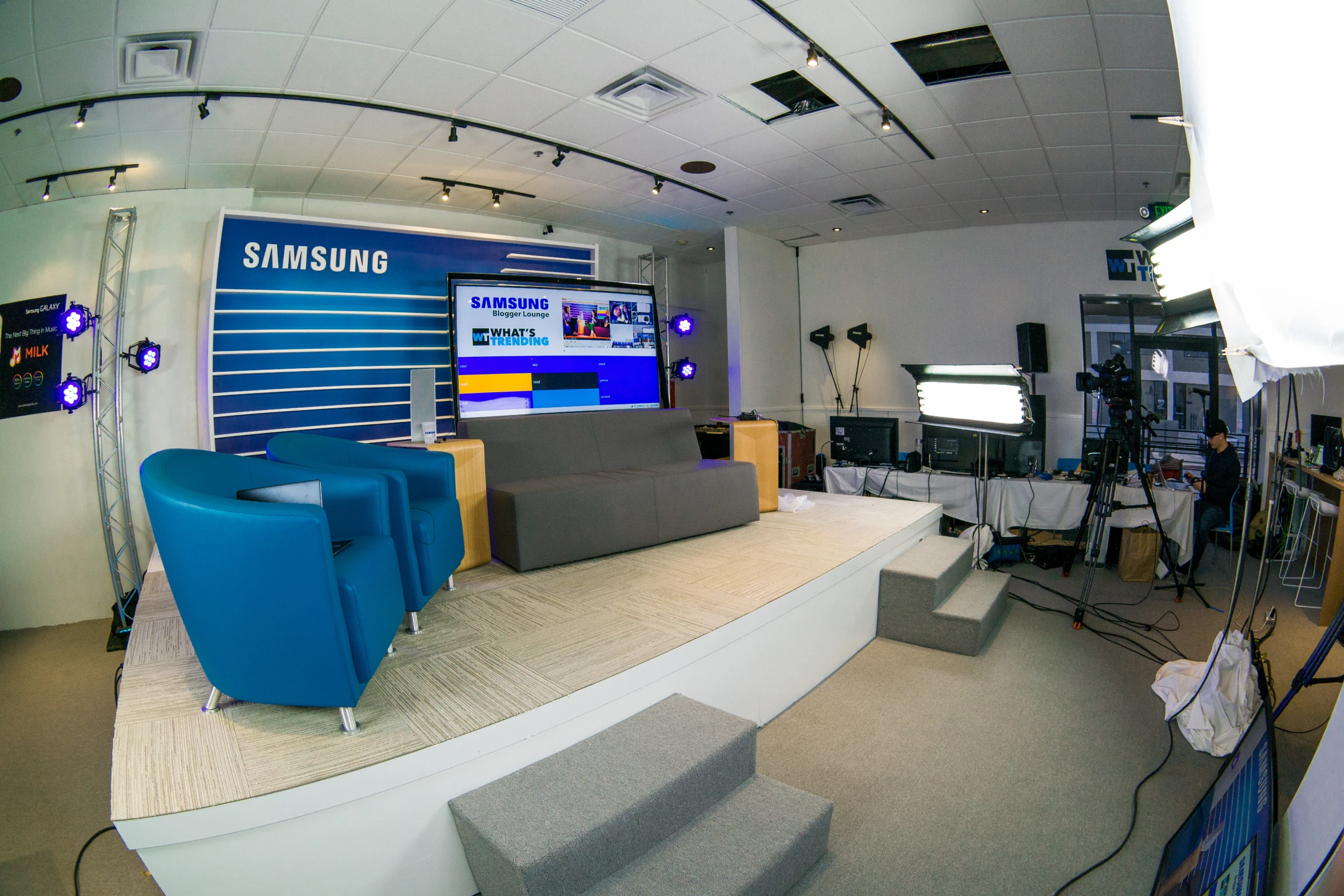 this is a virtual image of the inside of a television studio