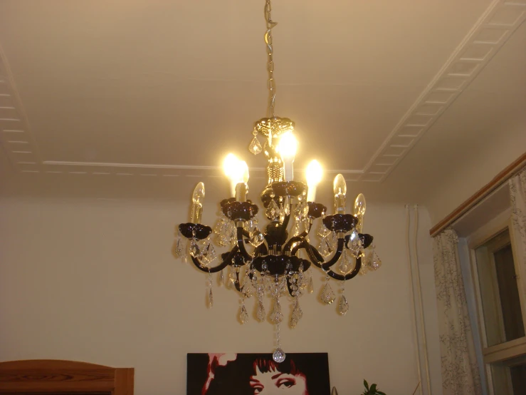 a chandelier that has crystal lights hanging from it