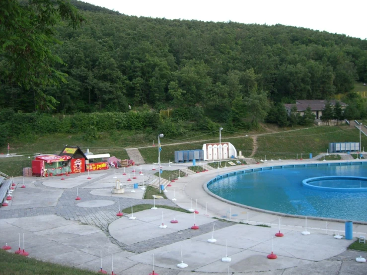 a large pool has no swimming or diving rules