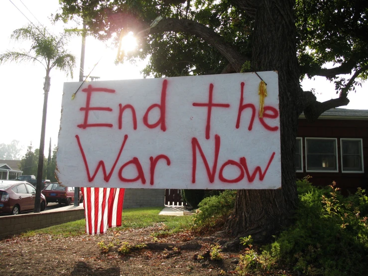 a sign that says end the war now