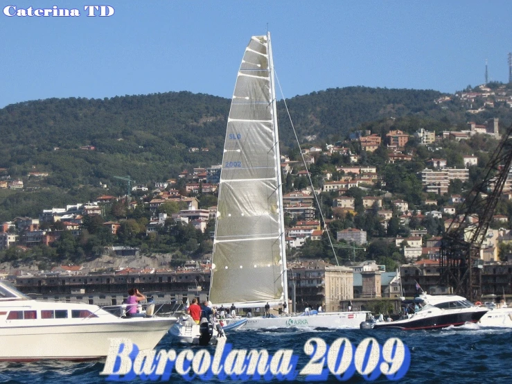 a boat sailing on top of the ocean next to a town