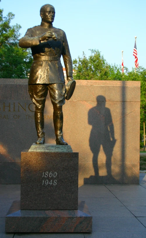 there is a bronze statue in front of the lincoln memorial