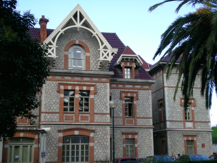 this is an old mansion style building with several windows