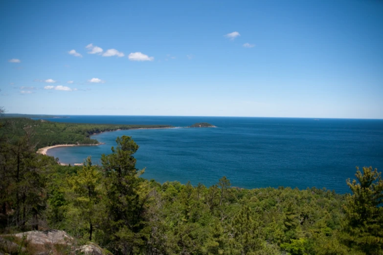 an image of the water on the ocean