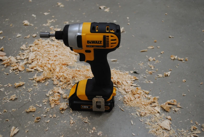 this drill has been turned on and used to drill wood shaving