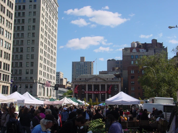 the crowd is getting ready for the fair