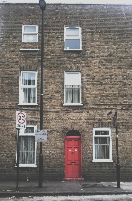 a building that has some white windows in it