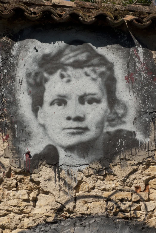 an image of a child is painted on the side of a stone wall