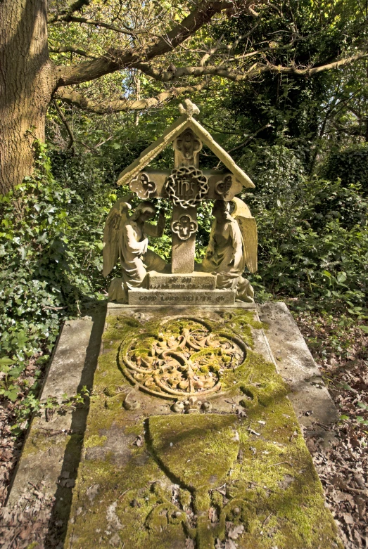 a cemetery stone in the middle of a forest