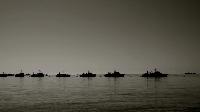 some small boats floating around in the water