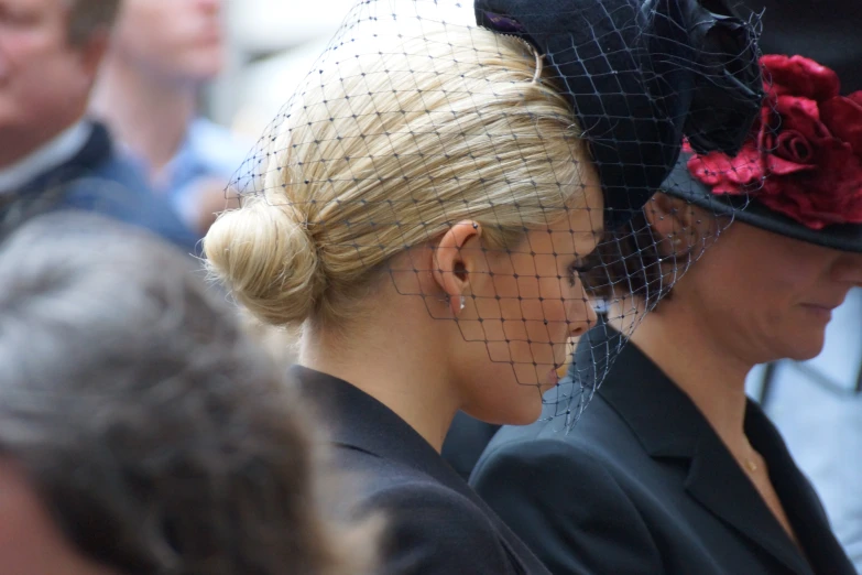 there are many people wearing hats with hair in it