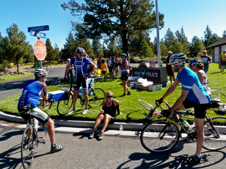 several people are riding bikes around the park