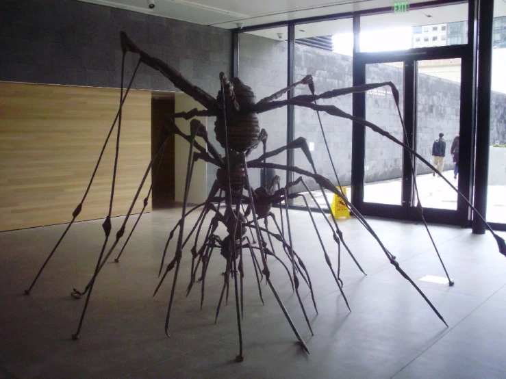 a giant spider sculpture is outside an empty building