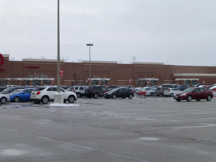 a parking lot full of cars outside of a building