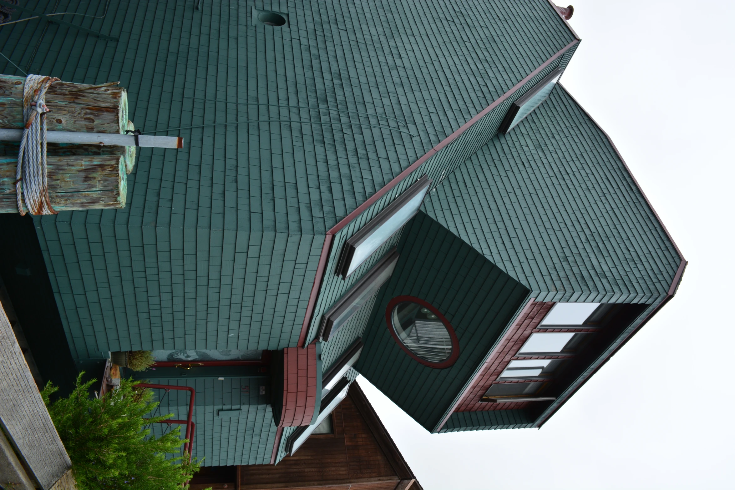 two houses with a roof made of triangles