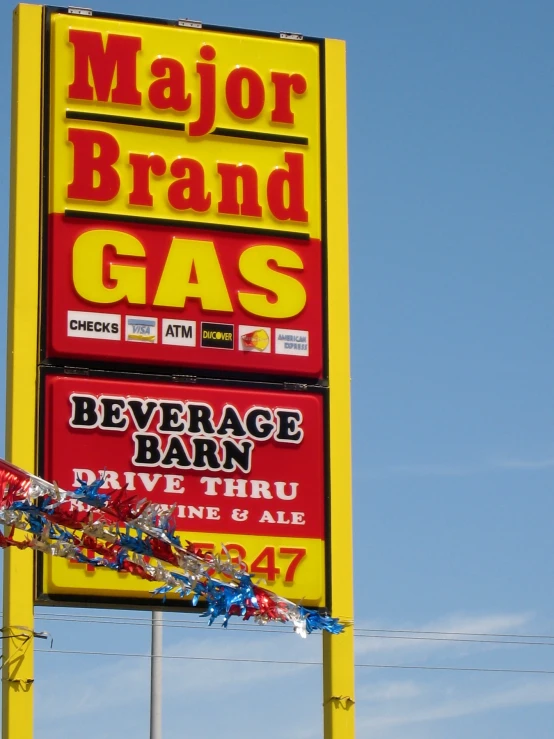 an advertit for major nd gas is hanging on the sign