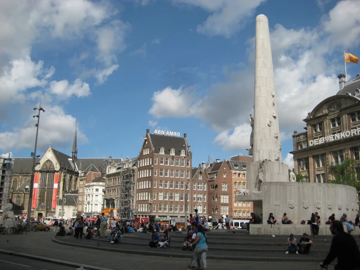 a very large obelisk on the side of a big building